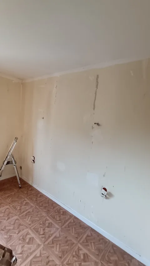 Mur nu avant préparation et pose du papier peint